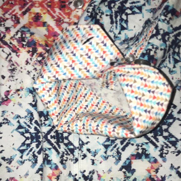 Robert Graham Button-Up - Picture 5 of 5